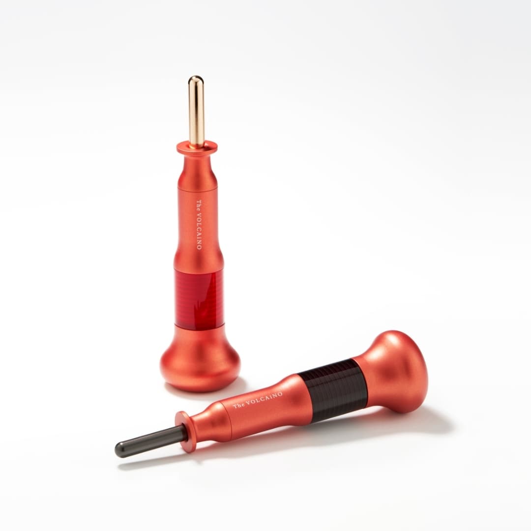 COREFIT The VOLCAiNO(マグマレッド) 発売記念:期間限定で化粧箱の代わりに持ち運びに便利なポーチに入れてお届けします